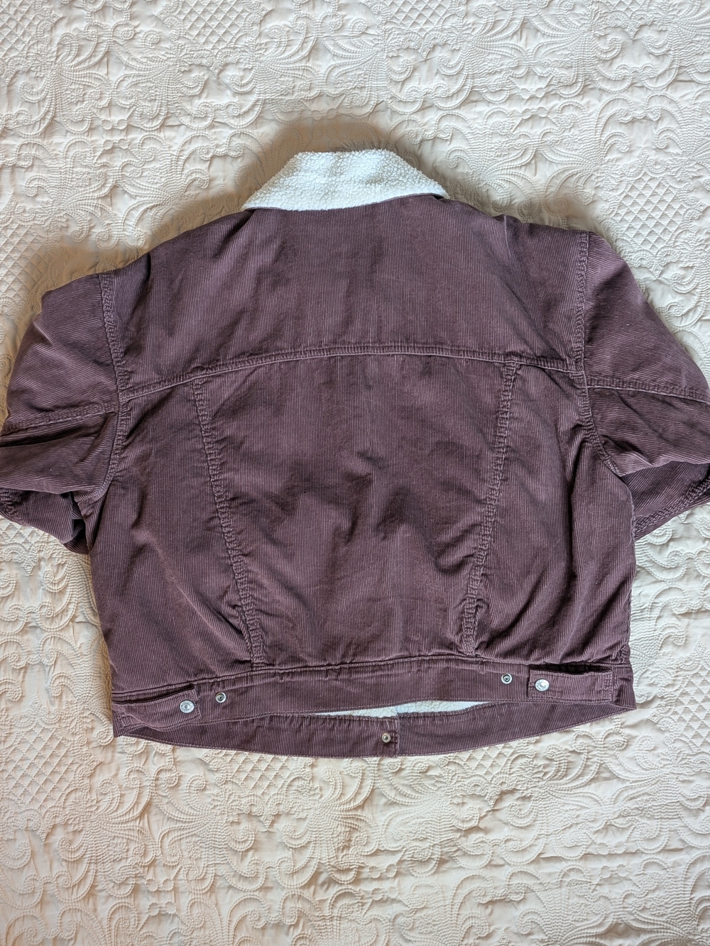 Levi's Women's Sherpa-Lined Corduroy Jacket in Dusty Rose - Picture 3 of 5